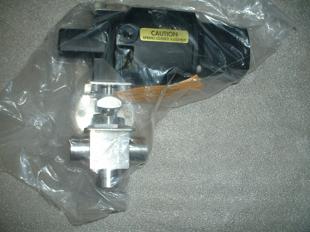 Swagelok Ball Valve & Actuator P/N SS-45XF8-53S THREAD DIRECTION
